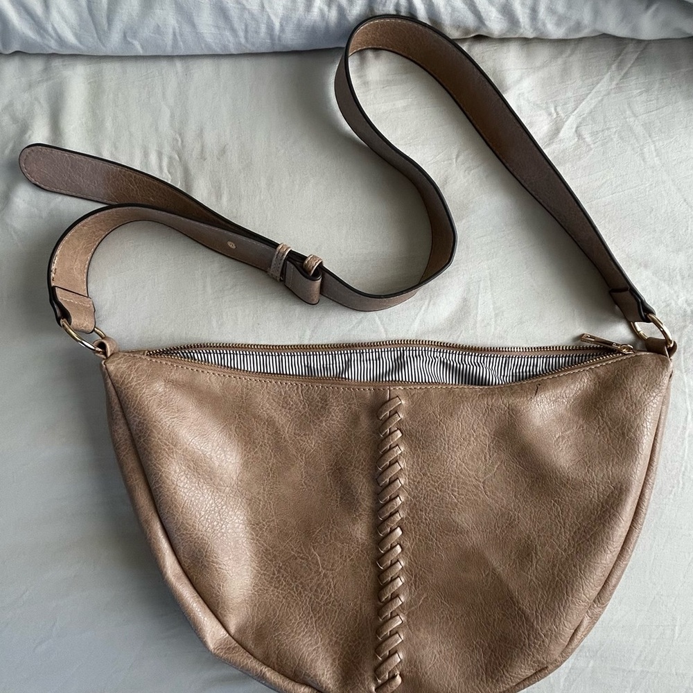 Elegant Tan Leather Shoulder Bag
